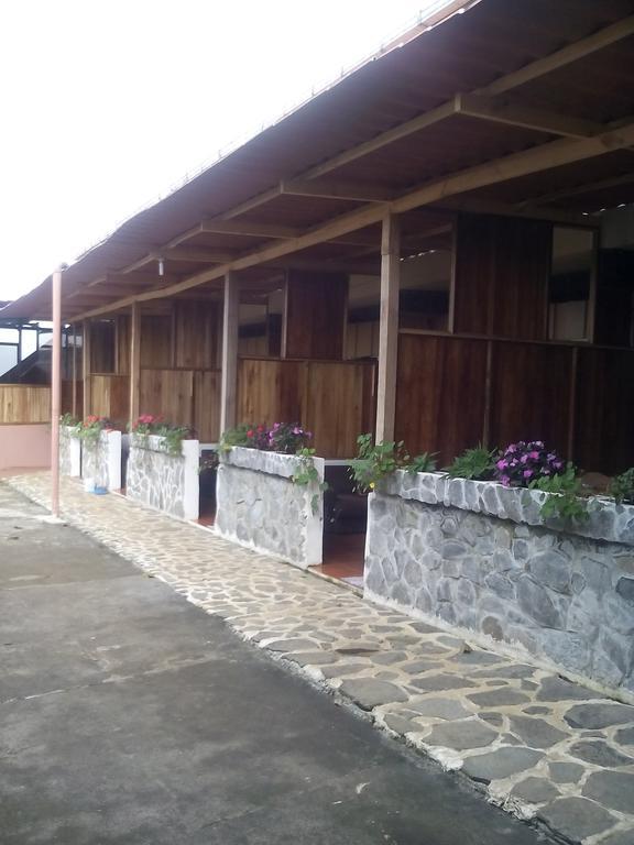Green Mountain And Lodge ตูร์เรียลบา ภายนอก รูปภาพ