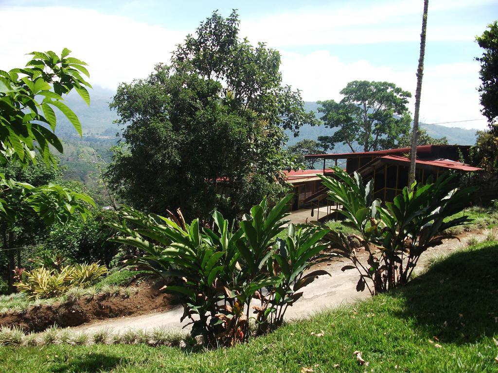 Green Mountain And Lodge ตูร์เรียลบา ภายนอก รูปภาพ