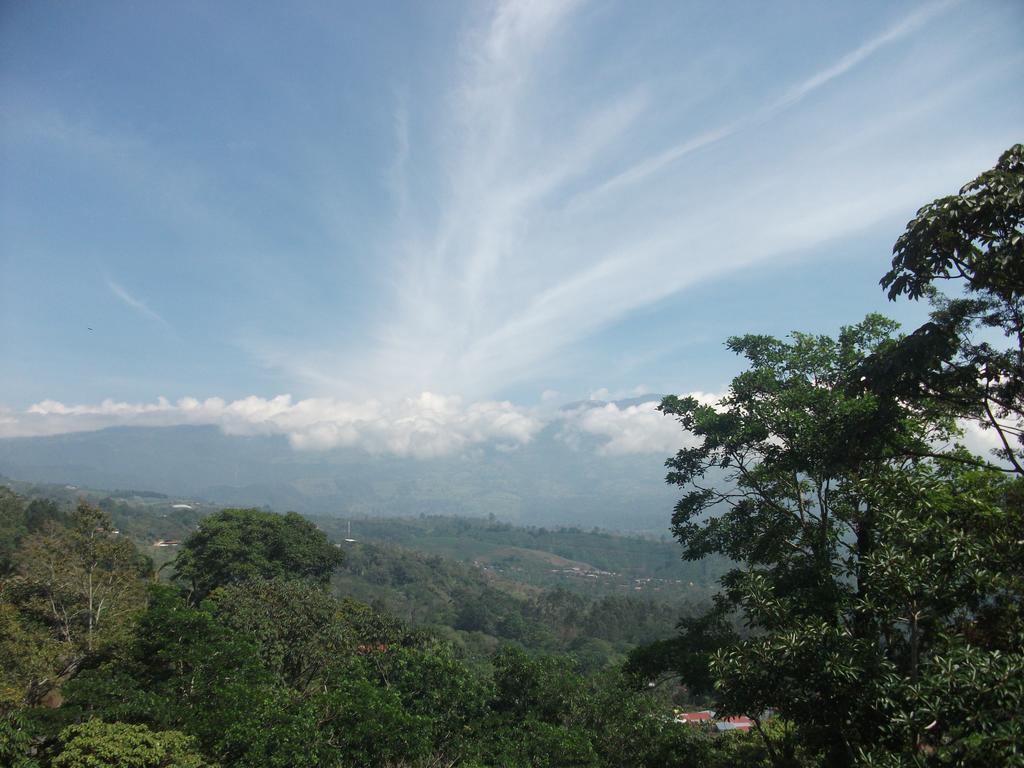 Green Mountain And Lodge ตูร์เรียลบา ภายนอก รูปภาพ