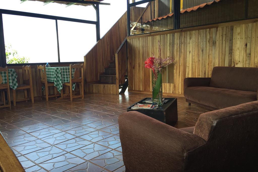 Green Mountain And Lodge ตูร์เรียลบา ภายนอก รูปภาพ